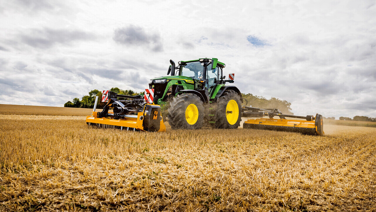 John Deere actualiza gamas tractores 6R 8R