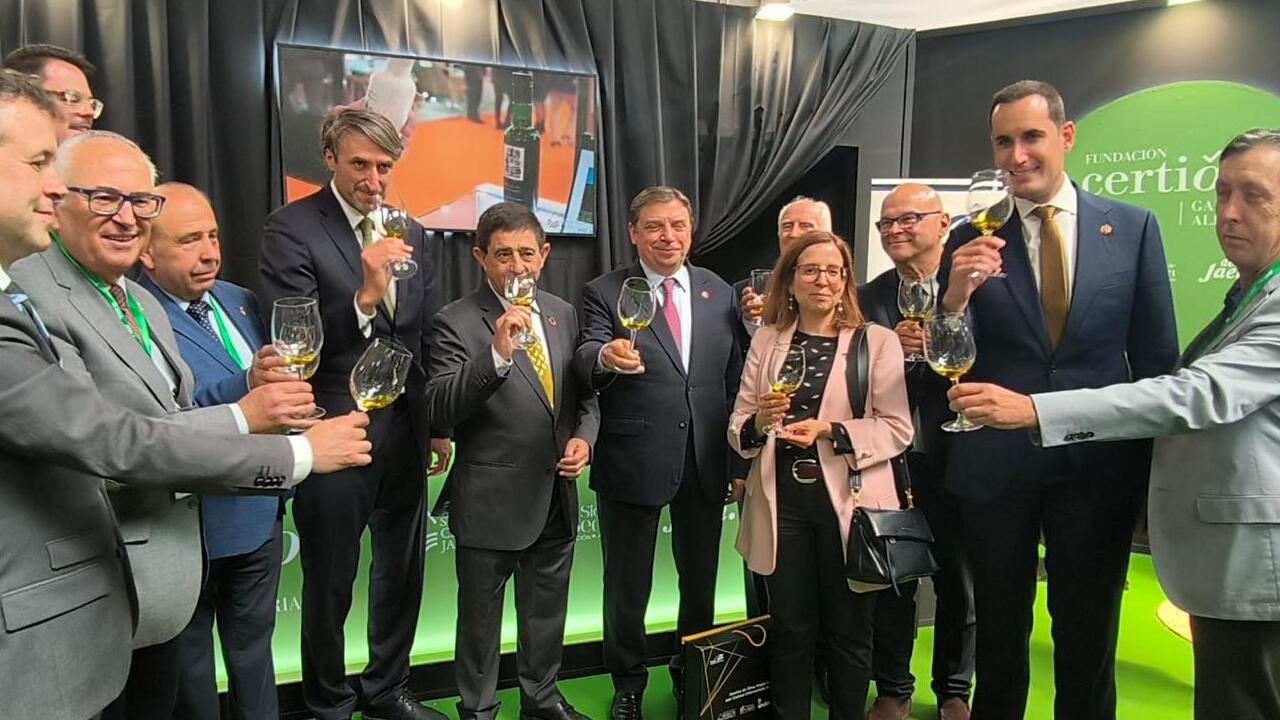 Las figuras de calidad del aceite jienense muestran músculo conjunto