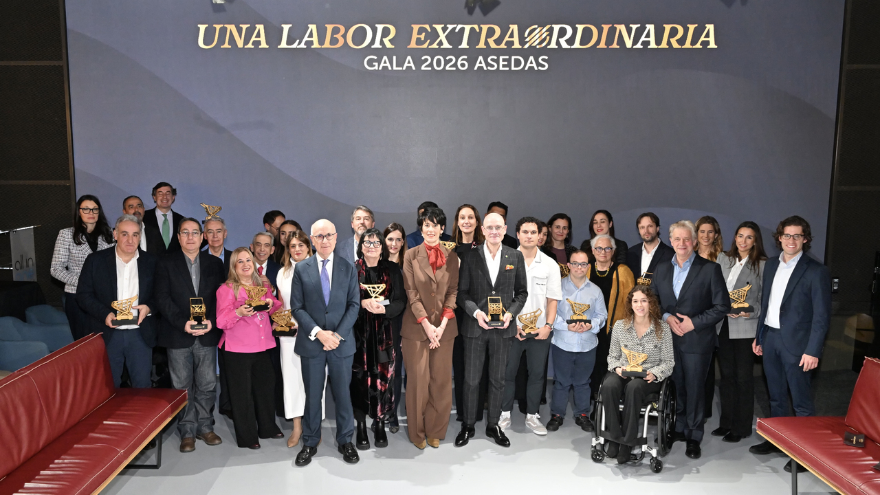 Gala Asedas rinde homenaje compromiso social educativo laboral
